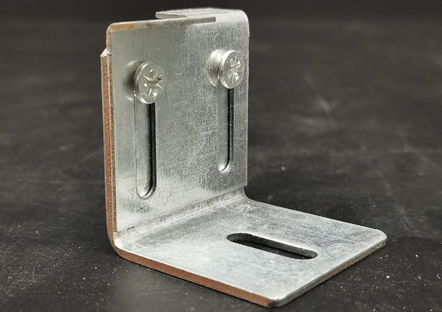 L型挂件在保温装饰一体板中的关键作用