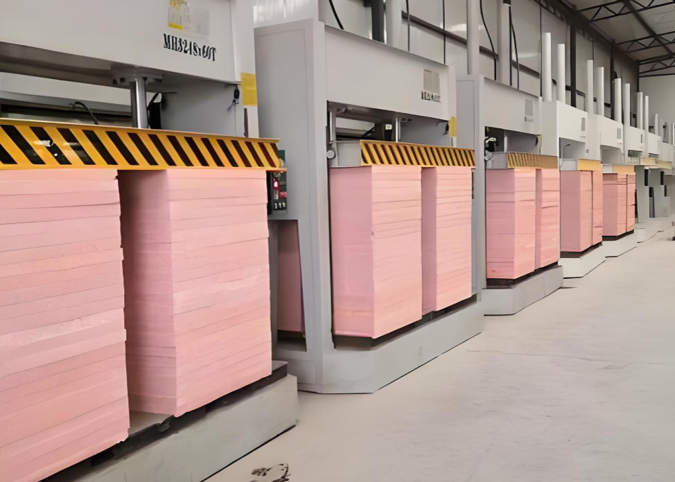 安装保温一体板前需要涂刷抗碱底漆吗